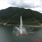 月山湖の噴水（西川町）